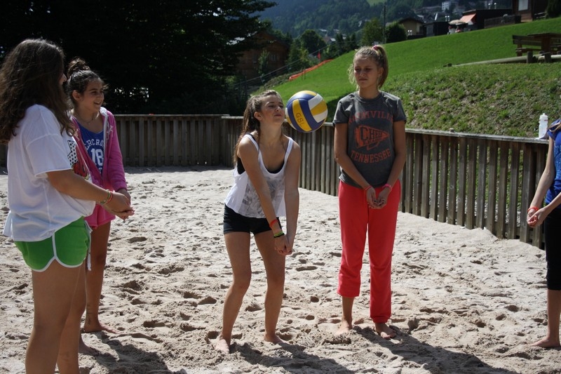 Village Camps International Summer Camp Leysin, Switzerland 2025-08-09 https://www.villagecamps.com/journals_admin/images/706-23-volley (4).jpg
